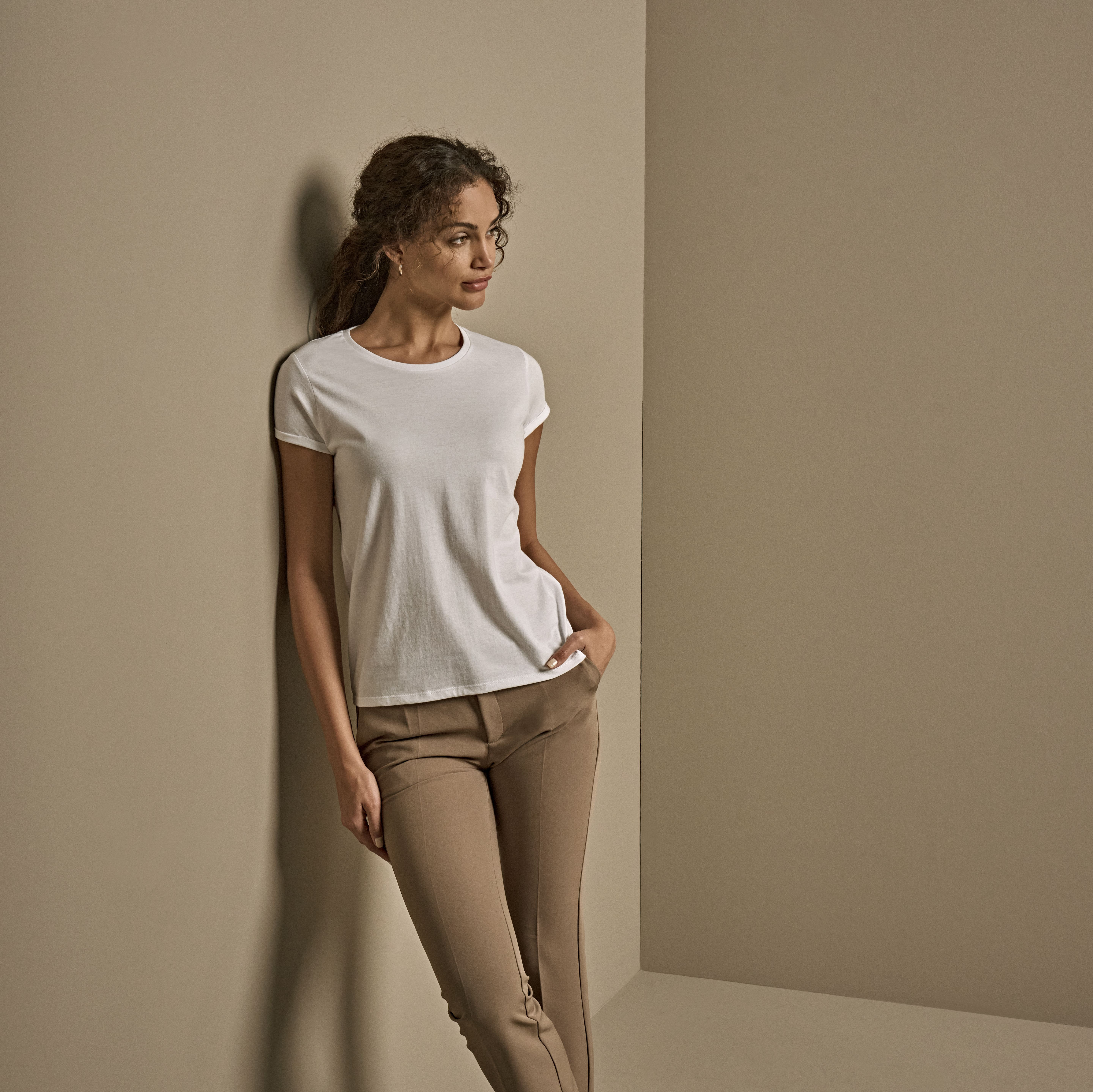 WOMENS ROLL-UP TEE