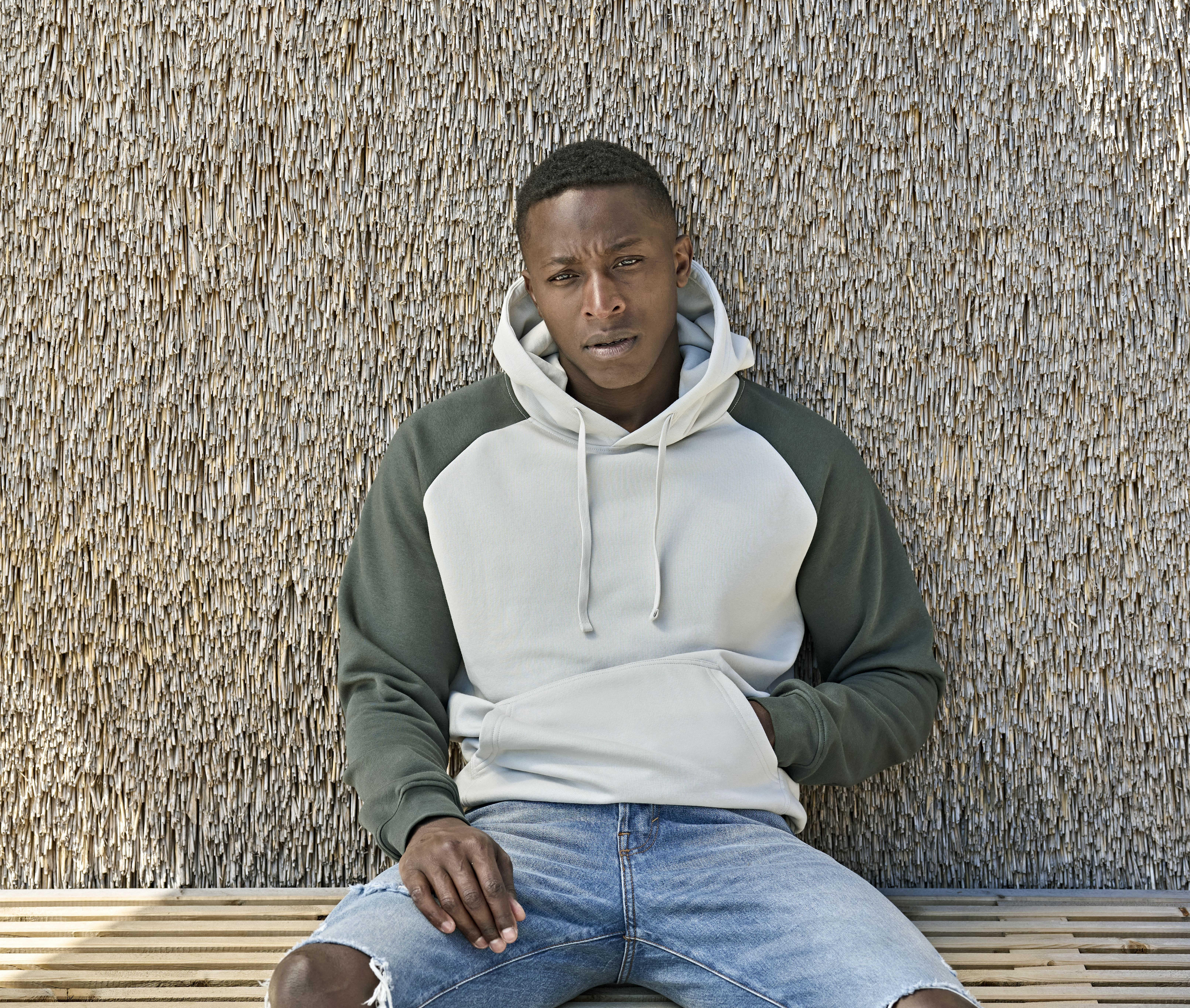 UNLABELED TWO-TONE HOODED SWEATSHIRT