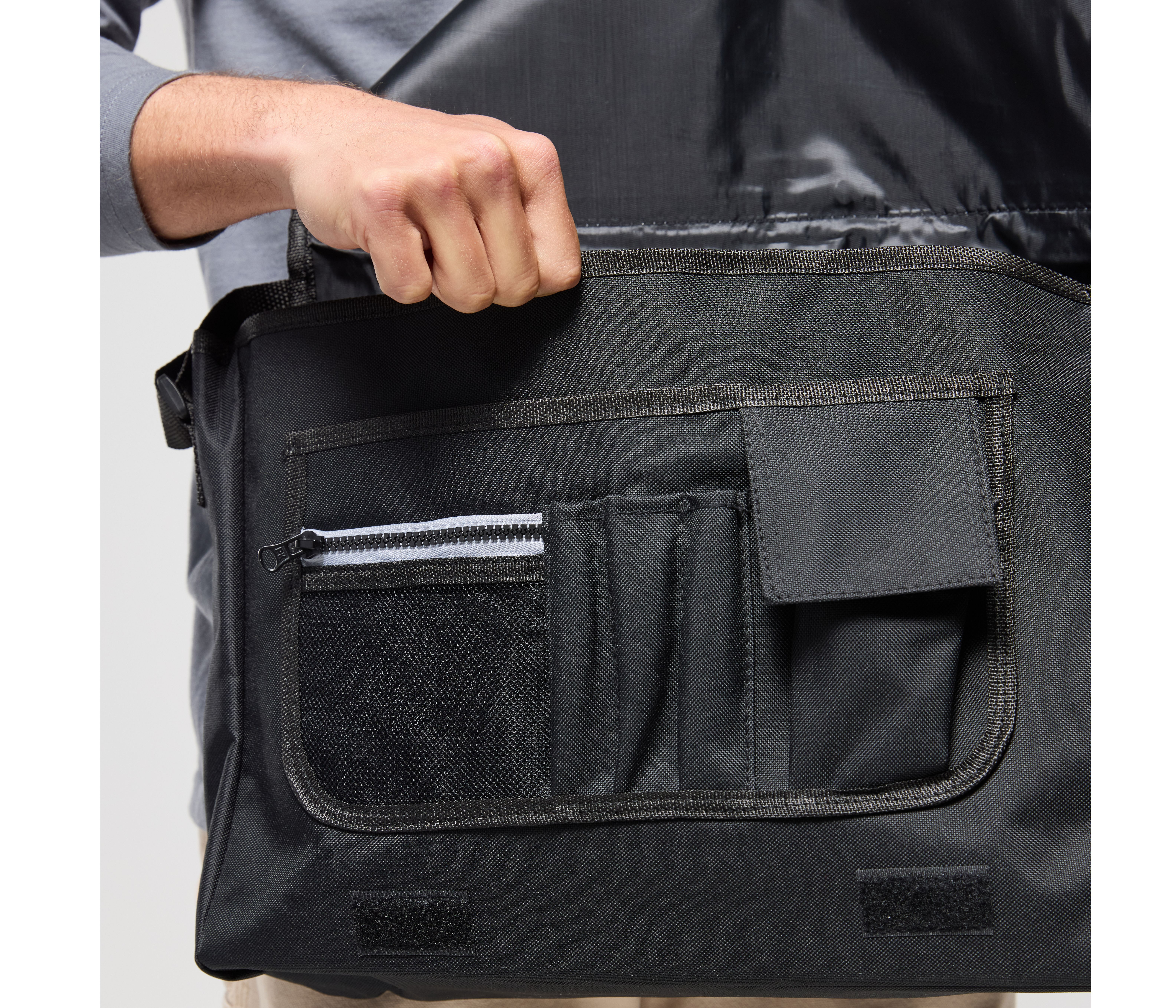 MESSENGER BAG