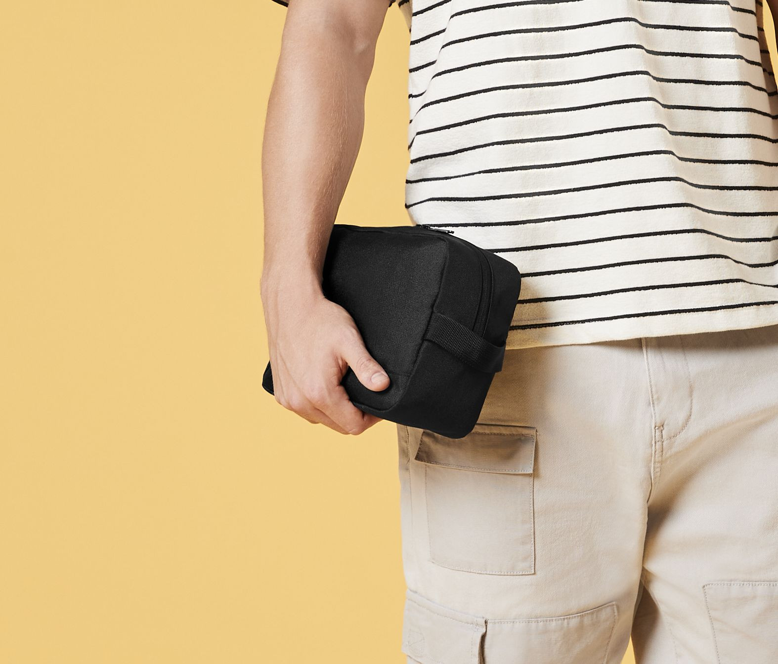 RECYCLED ESSENTIALS WASH BAG