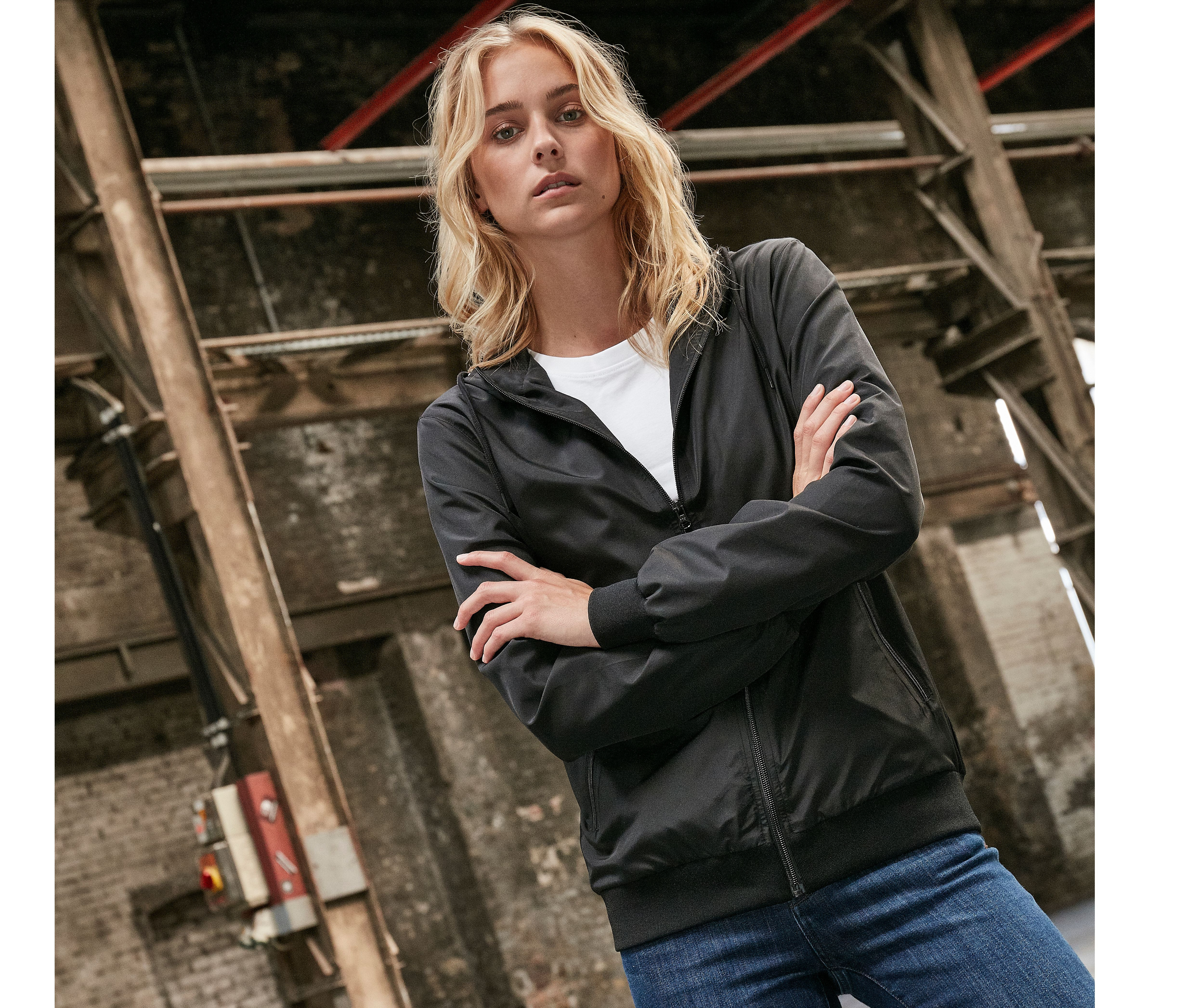 LADIES RECYCLED WINDRUNNER